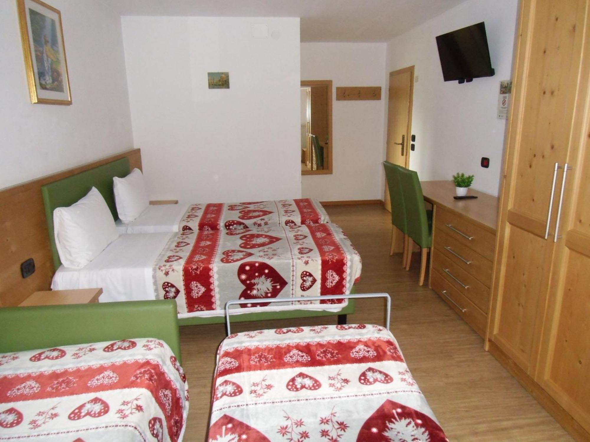 Garni Festil Hotell Campitello di Fassa Exteriör bild